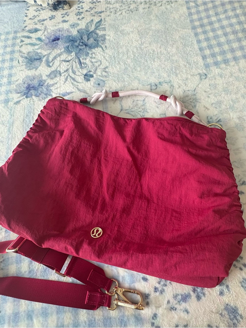 lululemon athletica Hot Pink Shoulder Bag with Removable Strap- without tag NEW